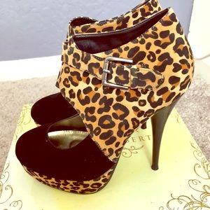 Rawr! Catch these fierce cheetah stilettos